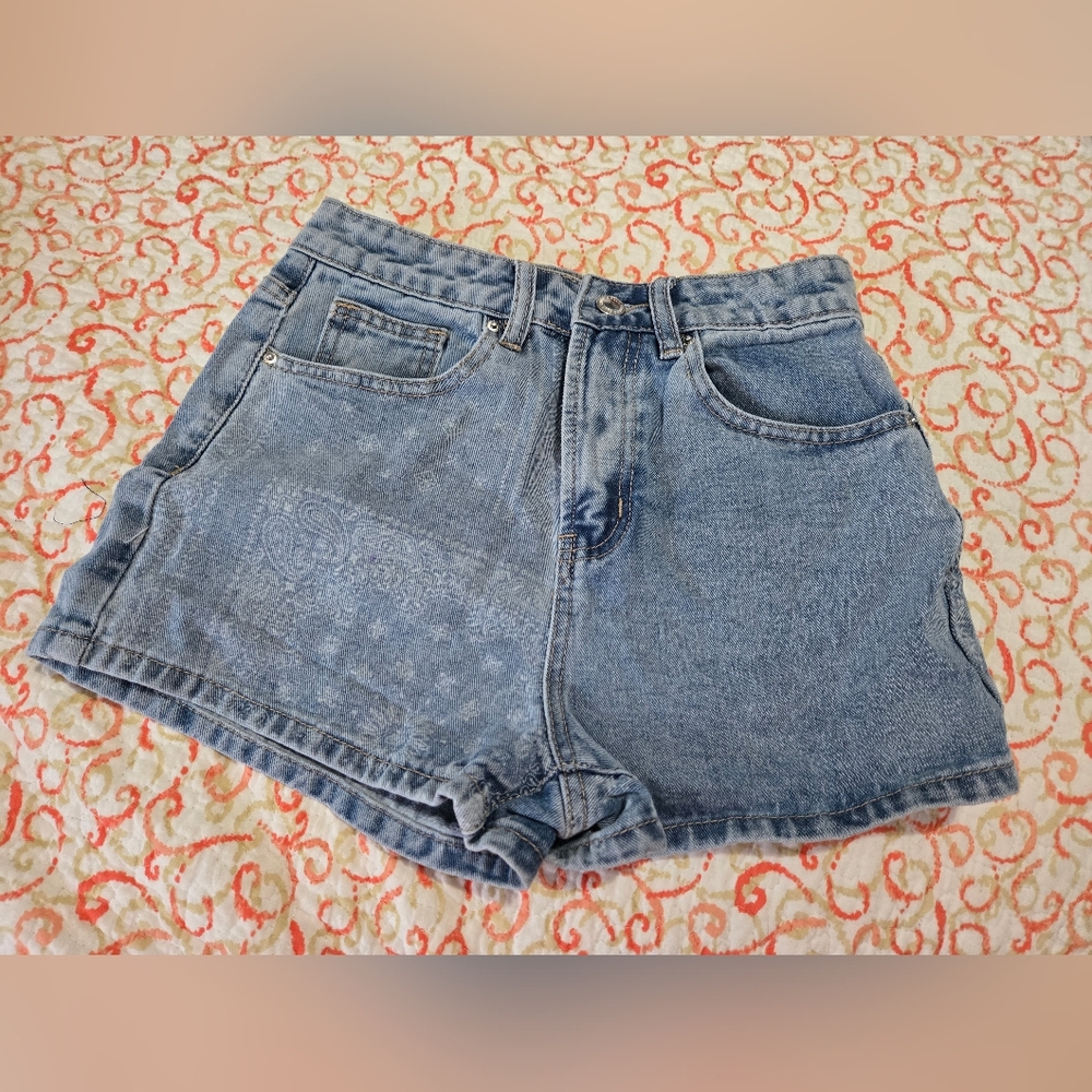 Size 1/25 Khaki + Blue Classic Blue Denim Women's Shorts Paisley Pattern.